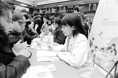 蘭州大學(xué)第一醫(yī)院舉行“新年！新高度！”兒童保健義診活動(dòng)