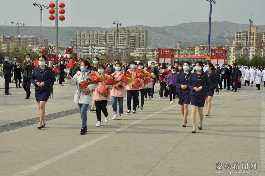 不辱使命 英雄凱旋！麥積區(qū)馳援武漢5名醫(yī)務(wù)人員回家了