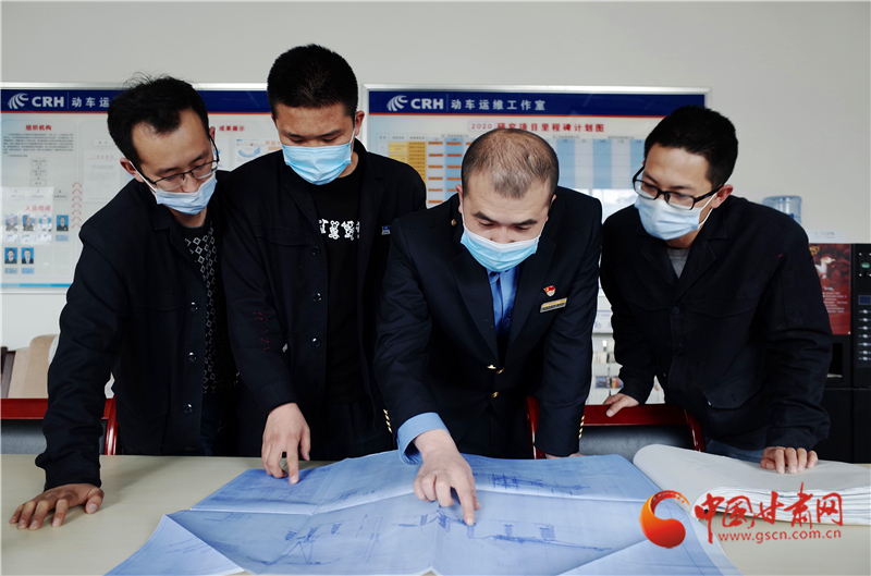 用奮斗的青春護(hù)航高鐵——記全國鐵路勞動模范、蘭西動車運用所副所長張學(xué)東