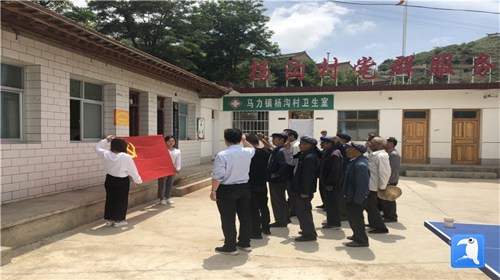 6月29日，天水市武山縣紀(jì)委監(jiān)委組織黨員干部在馬力鎮(zhèn)楊溝村重溫入黨誓詞。_副本.jpg