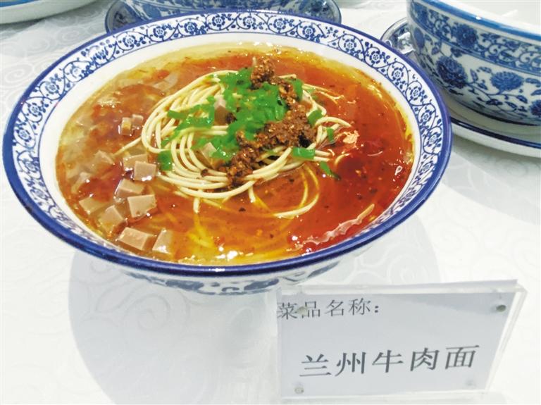 品香茗吃美食 還能K歌跳舞 “環(huán)西部火車游”專列爽得很！