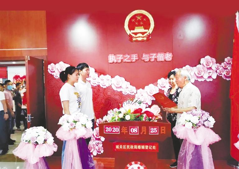 情定七夕 蘭州市城關區(qū)262對新人登記結婚