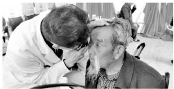 致敬時代楷?！瓣P(guān)愛八步沙林場大漠治沙人眼健康公益行動”啟動
