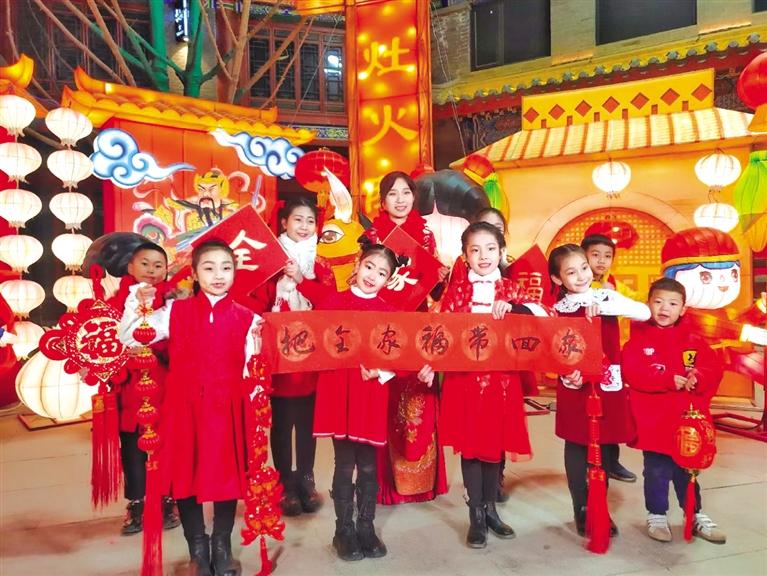 原創(chuàng)音樂電視《全家?！废蛱m州市人民拜年！