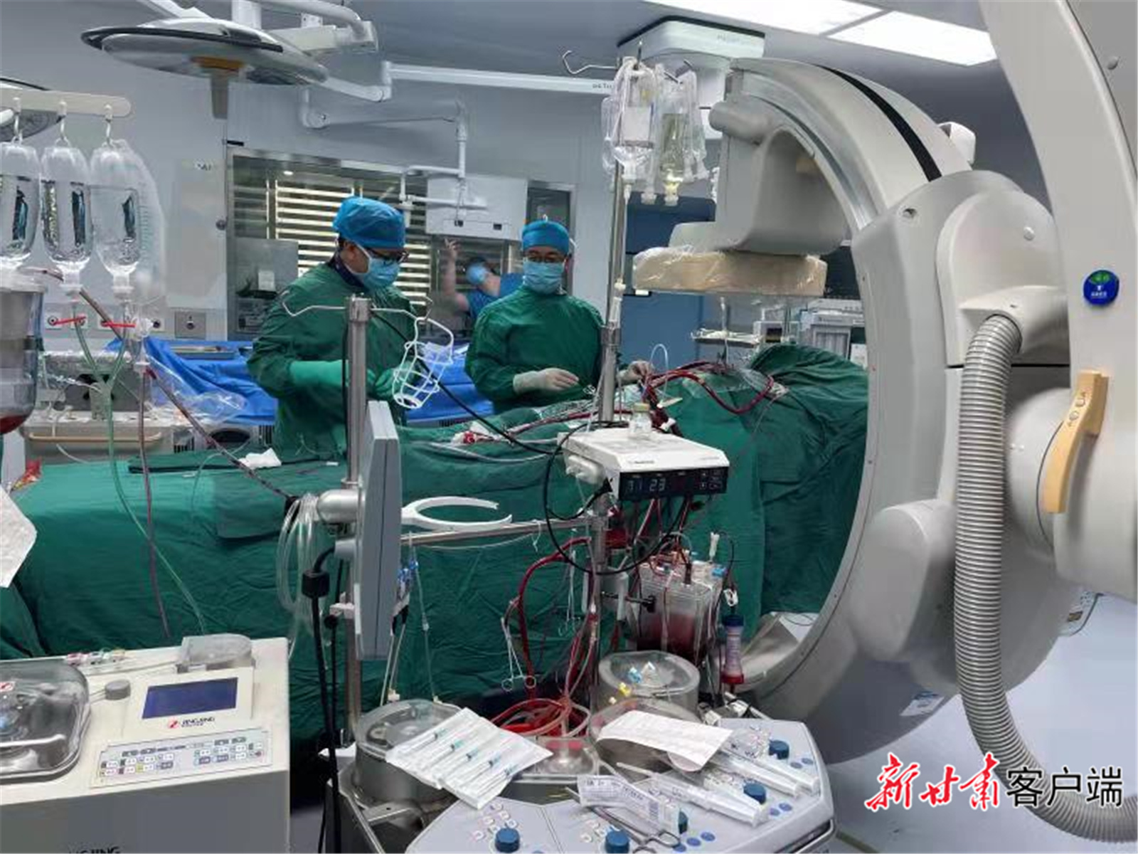 填補省內(nèi)空白，蘭大一院連續(xù)完成“一站式”雜交手術
