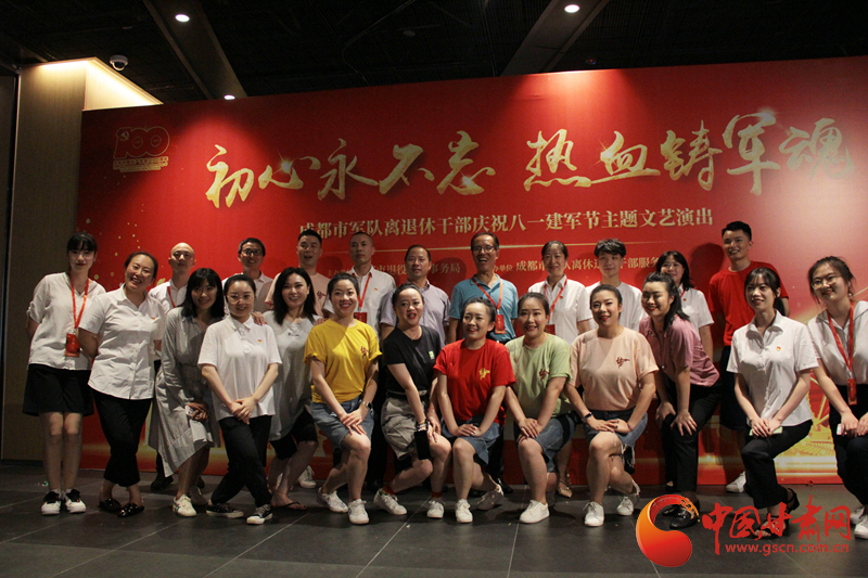 【蘭大新聞學(xué)子重走西北角】不變的軍旅情，不滅的舞臺(tái)夢(mèng)——記原成都軍區(qū)政治部戰(zhàn)旗文工團(tuán)國(guó)家一級(jí)演員楊思遠(yuǎn)