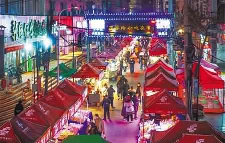 蘭州市城關(guān)區(qū)正寧路小吃夜市、南關(guān)民族風(fēng)味一條街恢復(fù)營(yíng)業(yè)