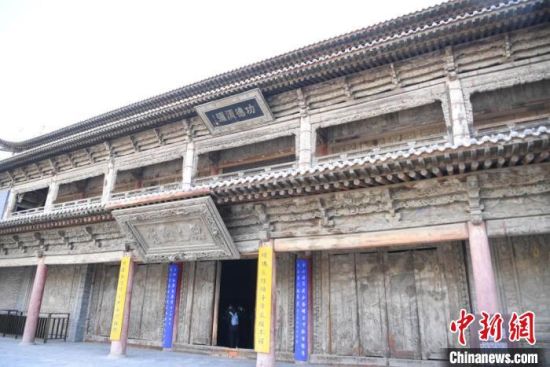 圖為張掖大佛寺建筑外圍?！钇G敏 攝