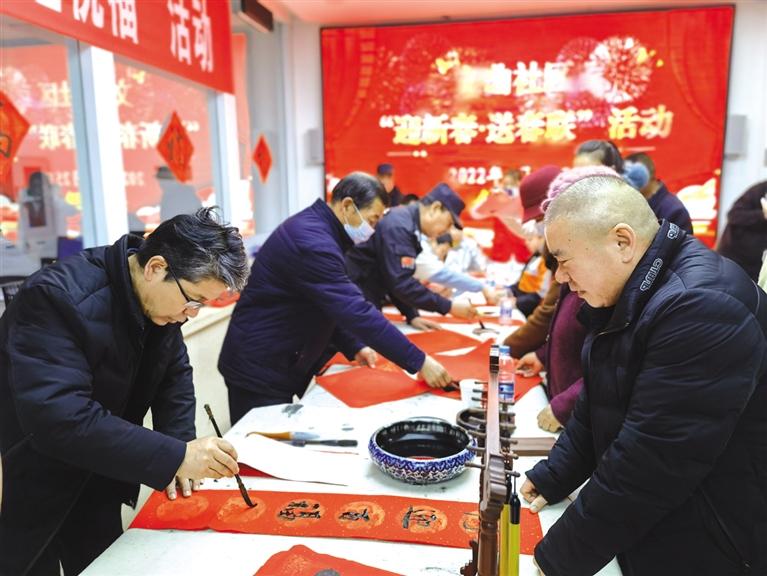 蘭州新區(qū)開展“墨香四溢送春聯·情暖文曲送祝?！被顒?>
        </a><em>蘭州新區(qū)開展“墨香四溢送春聯·情暖文曲送祝?！被顒?/em></li>

                </ul>
            </div>
            <!-- public platform -->
            <div   id=