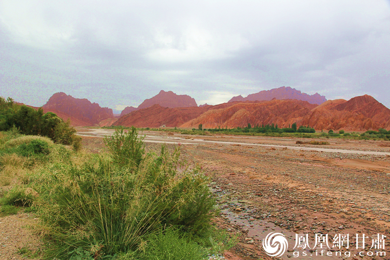 庫(kù)車(chē)銅廠河沿途，曾經(jīng)的絲路古道。楊文遠(yuǎn) 攝