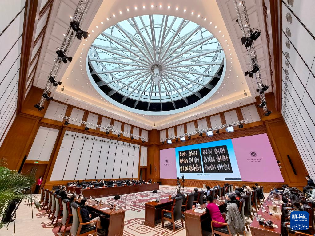 3月18日，“中國社會(huì)科學(xué)院考古學(xué)論壇·2021年中國考古新發(fā)現(xiàn)”進(jìn)行入選項(xiàng)目報(bào)告環(huán)節(jié)（手機(jī)照片）。