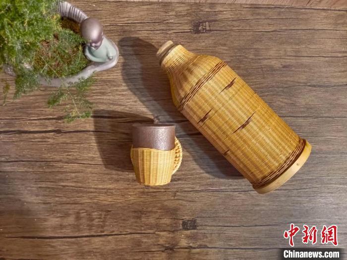 圖為竹編暖壺套。(資料圖) 甘肅省非遺保護(hù)中心供圖