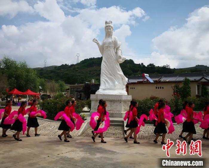 甘肅省西和縣乞巧節(jié)活動(dòng)。殷春永 攝
