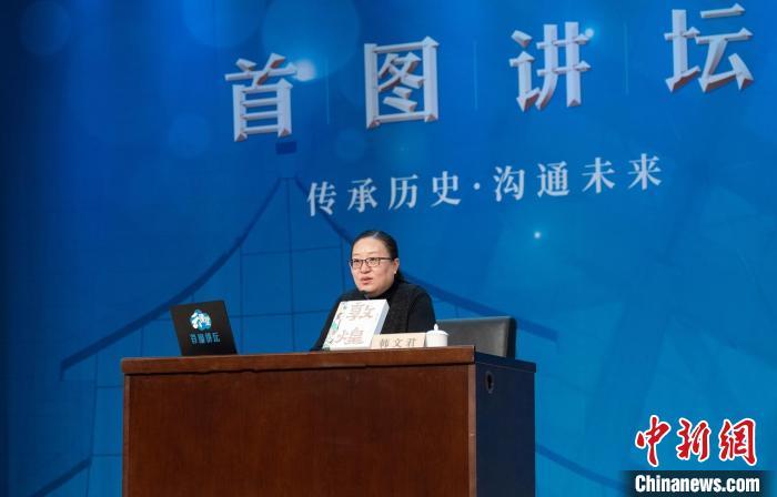 敦煌研究院文化弘揚(yáng)部講解科科長(zhǎng)韓文君。　湖南文藝出版社供圖