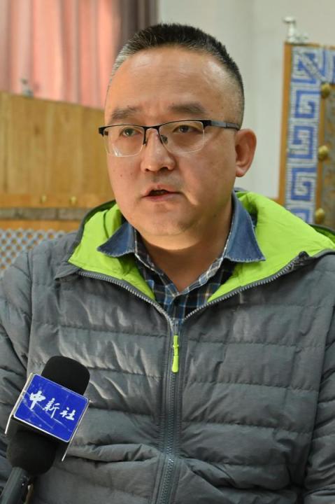 謝焱，甘肅省文物考古研究所副研究館員、考古研究二部主任、田野考古項目負(fù)責(zé)人。主持參與了張家川馬家塬戰(zhàn)國西戎墓地、臨潭磨溝齊家文化墓地等20多項考古調(diào)查、發(fā)掘工作，曾獲得中國國家文物局田野考古二、三等獎，“十二五”文物保護(hù)科學(xué)和技術(shù)創(chuàng)新二等獎等榮譽。