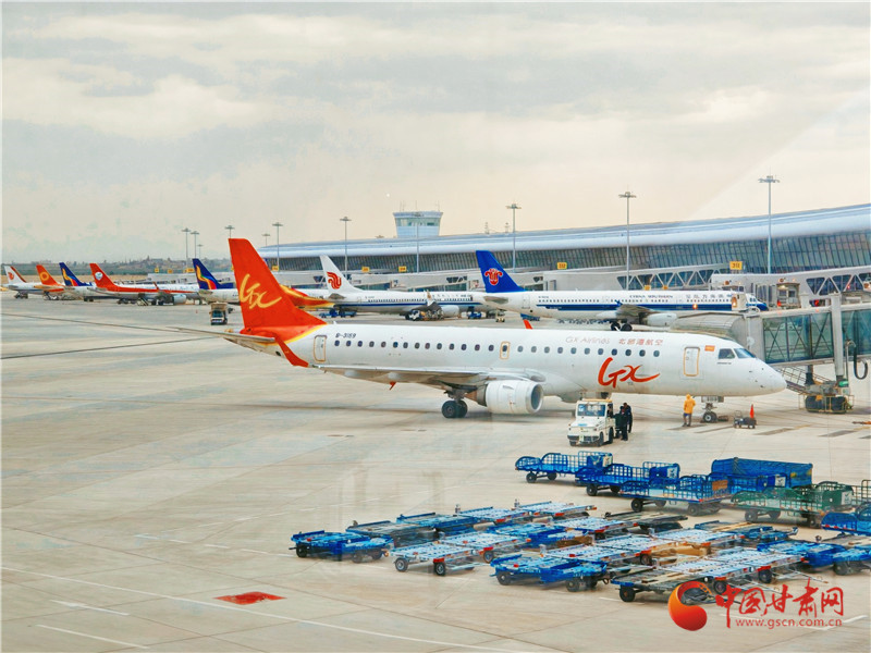 蘭州中川機(jī)場(chǎng)運(yùn)送旅客47.6萬(wàn)人次