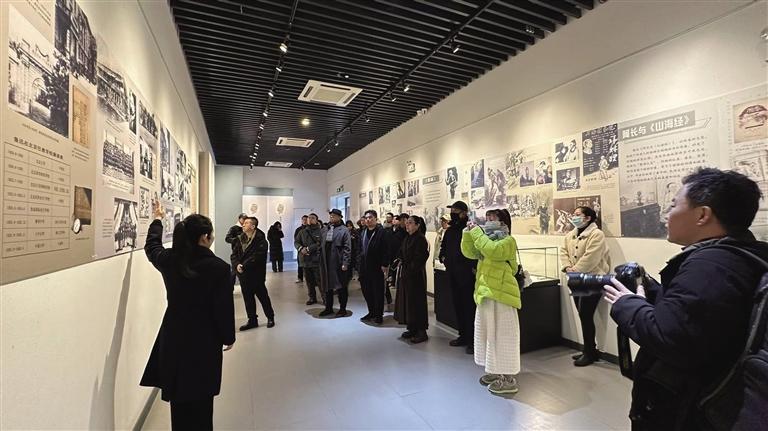 重溫新文化經(jīng)典 感悟“孺子?！鼻閼? /><p>重溫新文化經(jīng)典 感悟“孺子?！鼻閼?/p></a>                </div>
                <ul class=