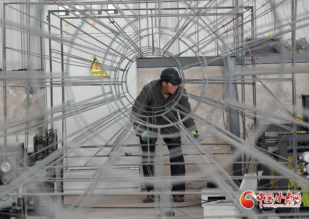 【新春走基層】隴拍客丨莊浪：趕制燈籠迎新春