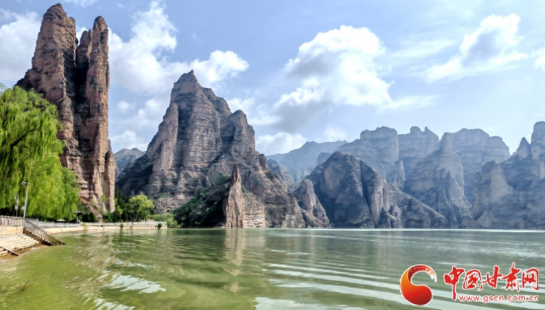 “河”處相逢丨四月的炳靈寺石窟 美成了壁紙